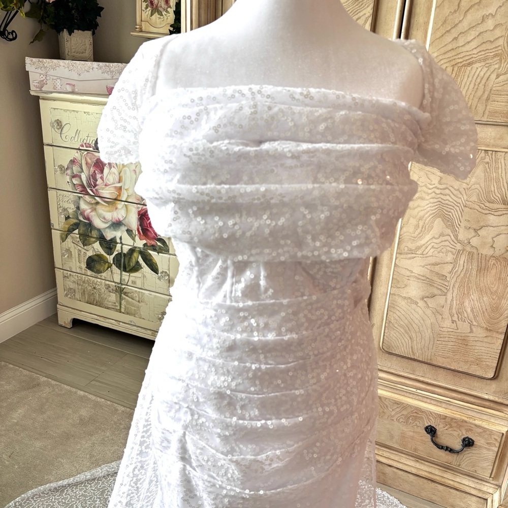 NEW, White Dress, Wedding Dress w Sequins, Detachable Train, NWOT, Size M/8 - Picture 5 of 15